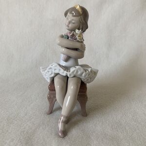 Lladro Figurine 6763 " First Performance"‎ Ballerina Girl Stool Flowers